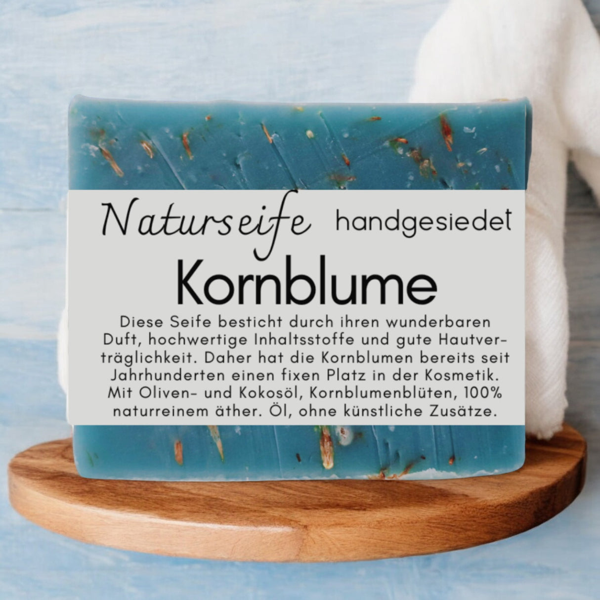Naturseife Kornblume – Handgesiedete Naturseife aus hochwertigen, naturbelassenen Zutaten. Sanft zur Haut und umweltfreundlich. Dreizack Wien.