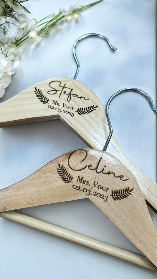 Personalisierte Kleiderhänger | Süßes Highlight für jede Hochzeit Kleiderhaken Dreizack Gravuren oesterreich handgemachte geschenke in wien