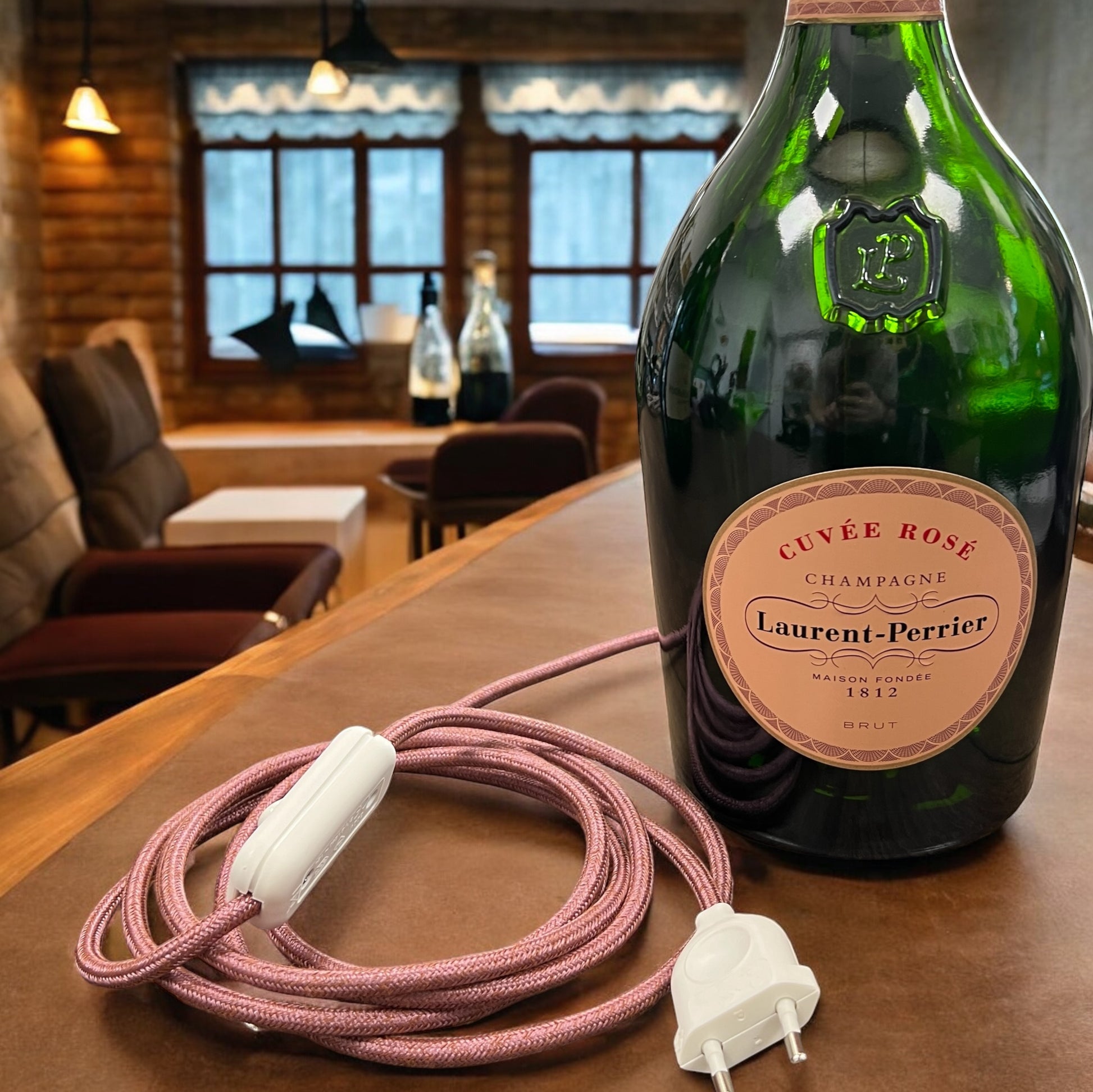 Laurent Perrier - Cuvet Rose | Hochwertige Tischlampen aus recycelten Flaschen