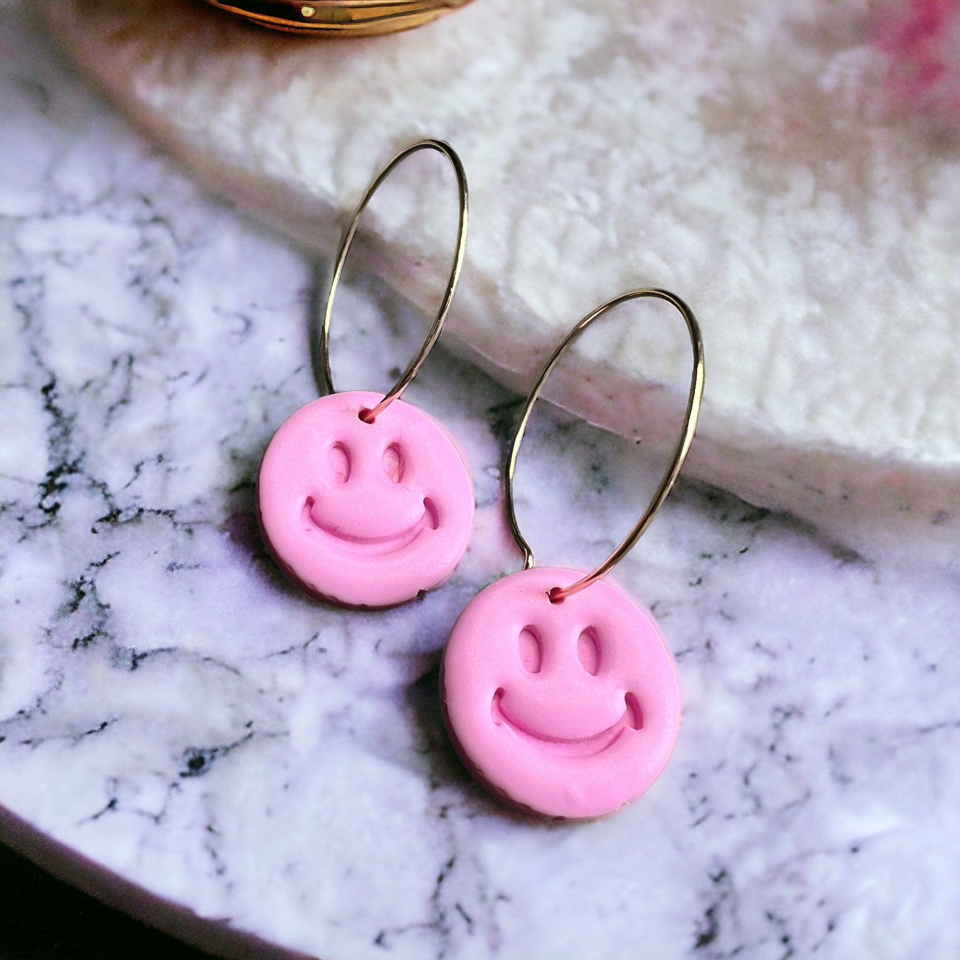 Ohrring Hoops mit Lachendem Smiley | Pink Schmuck Cloverlily.Clay Jewelry oesterreich handgemachte geschenke in wien