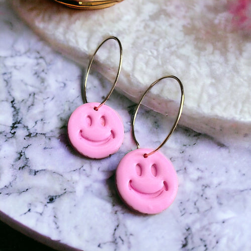 Ohrring Hoops mit Lachendem Smiley | Pink Schmuck Cloverlily.Clay Jewelry oesterreich handgemachte geschenke in wien