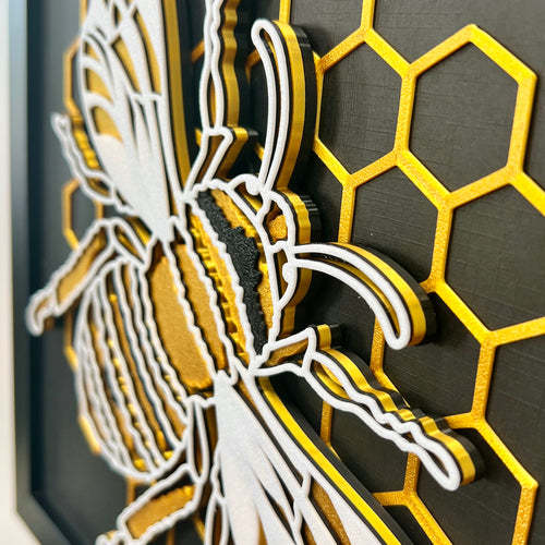 Honigbiene im Holzrahmen | Layered Art & 3D-Druck
