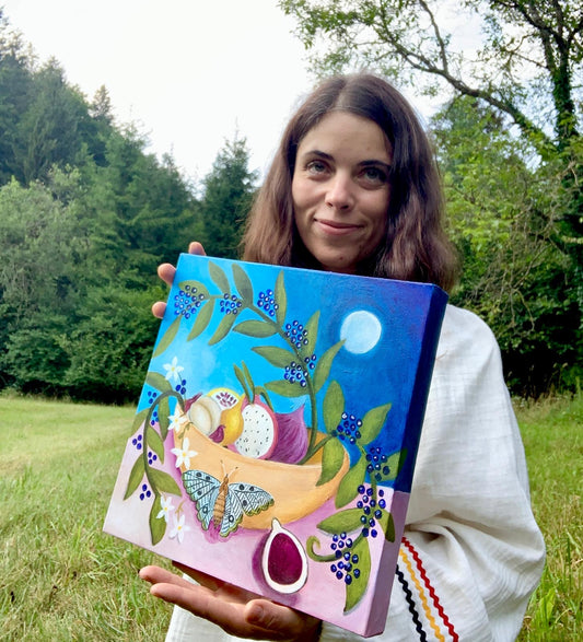 Acrylgemälde „Süße Früchte“ mit Obstkorb, Drachenfrucht, Pflaumen, Schmetterling und Mondlicht auf 40×40 cm Leinwand von Book Fairy Art