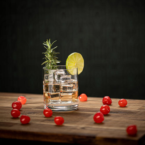 Ashburner’s Premium Gin Kirsche, fruchtiger Gin-Likör aus österreichischem Anbau, dreifach destilliert und ohne künstliche Farbstoffe, erhältlich in 100ml & 500ml.