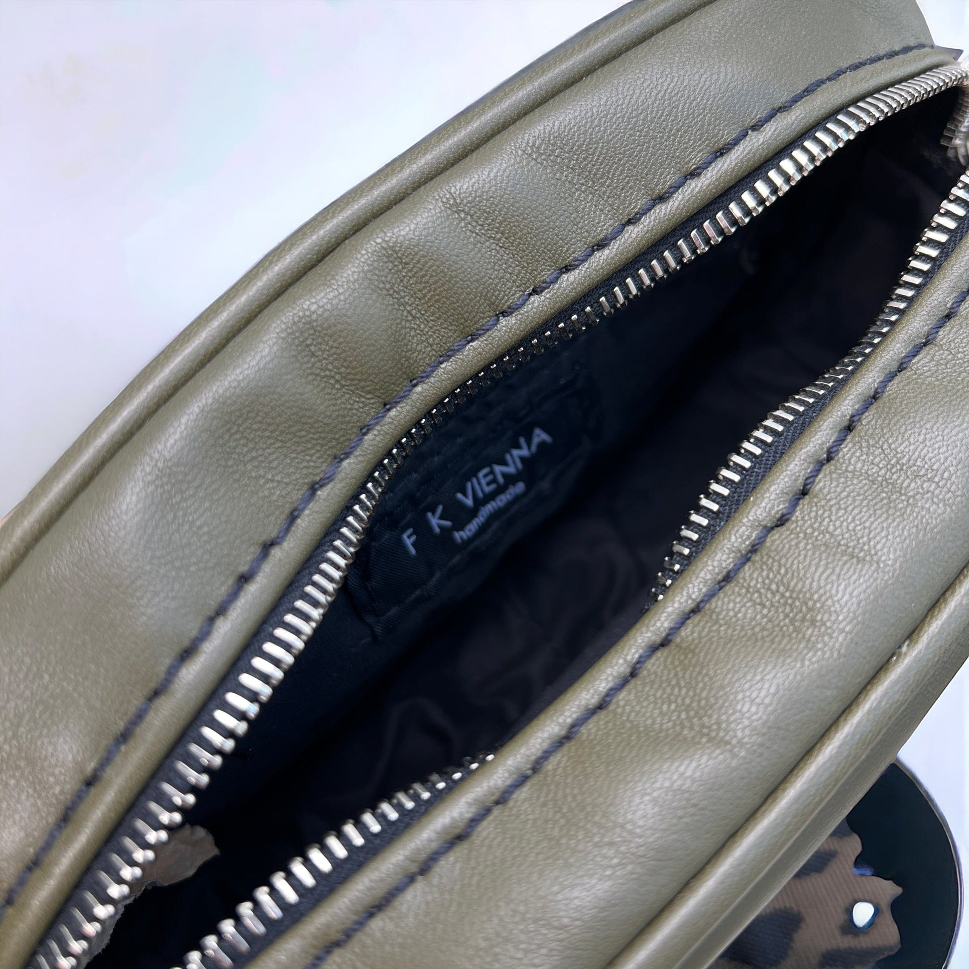 Oliva | Elegante Echtleder Handtaschen mit vielseitigem Charme Accessoires FK-Bags oesterreich handgemachte geschenke in wien