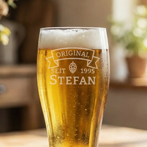 Dreizack Biergläser mit Wunschgravur – 0,5l Bierglas, 21 cm hoch, individuell gravierbar. Perfekt für verschiedene Anlässe und schnelle Abholung möglich. Dreizack Last minute GravurWien.