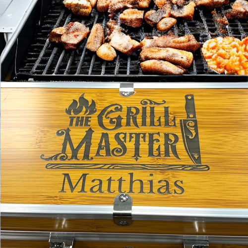 Personalisiertes Grillkoffer Set | Ideal für BBQ-Enthusiasten Personalisiert & Individuell Dreizack Gravuren oesterreich handgemachte geschenke in wien