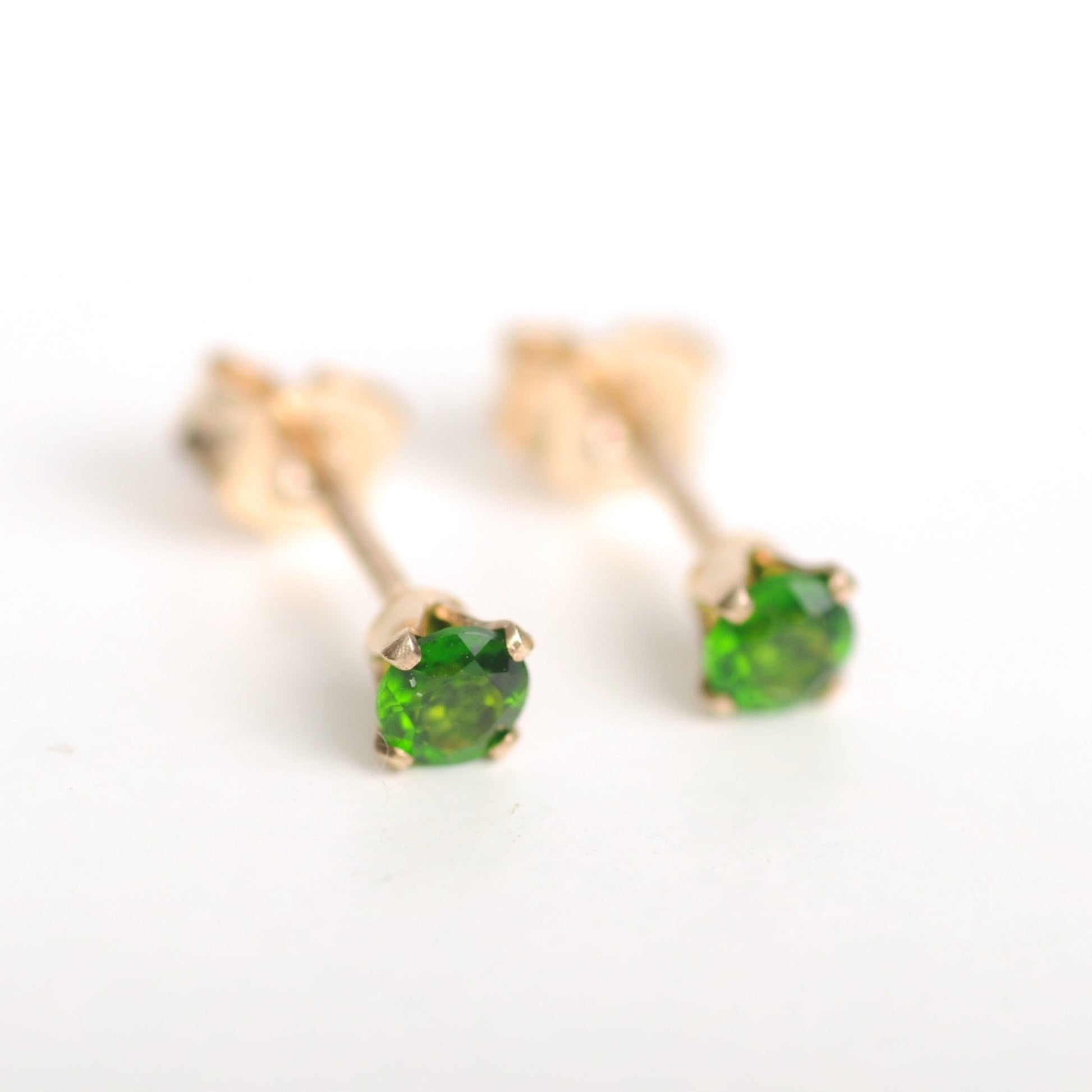 Ohrstecker Chromdiopsid | Edelsteine & 14K Solidvergoldung Schmuck Necklessary oesterreich handgemachte geschenke in wien