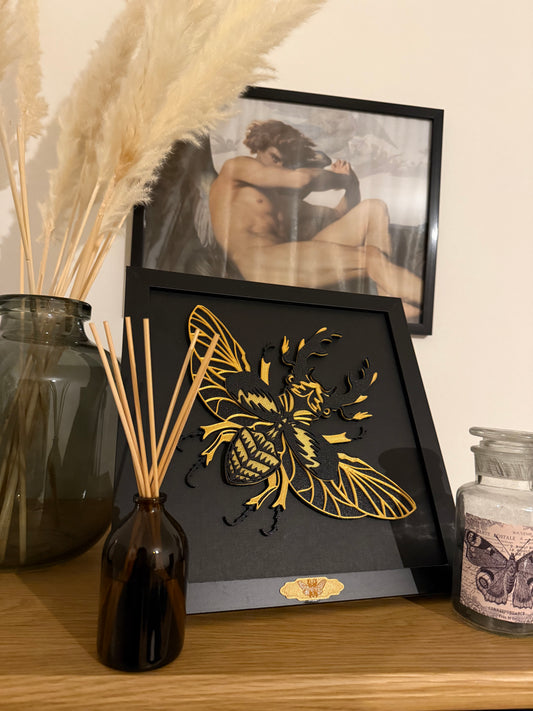 Hirschkäfer im Holzrahmen | Layered Art & 3D-Druck