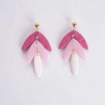 Handgemachte Ohrringe "Lucy Love aus Polymer Clay in Rot weis pink– einzigartig und nachhaltig von Cloverlily.Clay