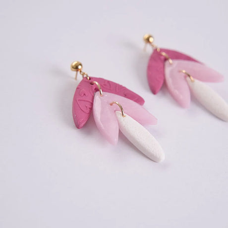 Handgemachte Ohrringe "Lucy Love aus Polymer Clay in Rot weis pink– einzigartig und nachhaltig von Cloverlily.Clay