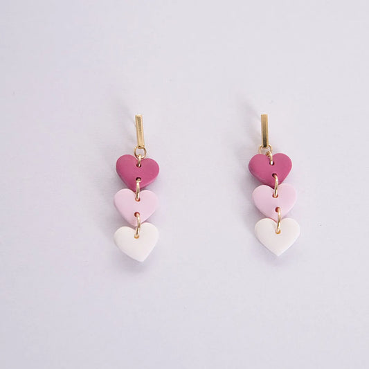 Handgemachte Ohrringe "Herzi" aus Polymer Clay in Rot weis pink– einzigartig und nachhaltig von Cloverlily.Clay