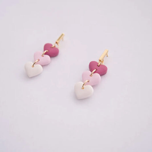 Handgemachte Ohrringe "Herzi" aus Polymer Clay in Rot weis pink– einzigartig und nachhaltig von Cloverlily.Clay