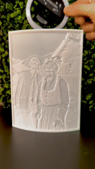 Lithophan 3D-Druck aus speziellem Kunststoff, verfügbar in verschiedenen Größen und Designs, personalisierbar mit Foto, ideal für effektvolle Beleuchtung und als besonderes Geschenk.
