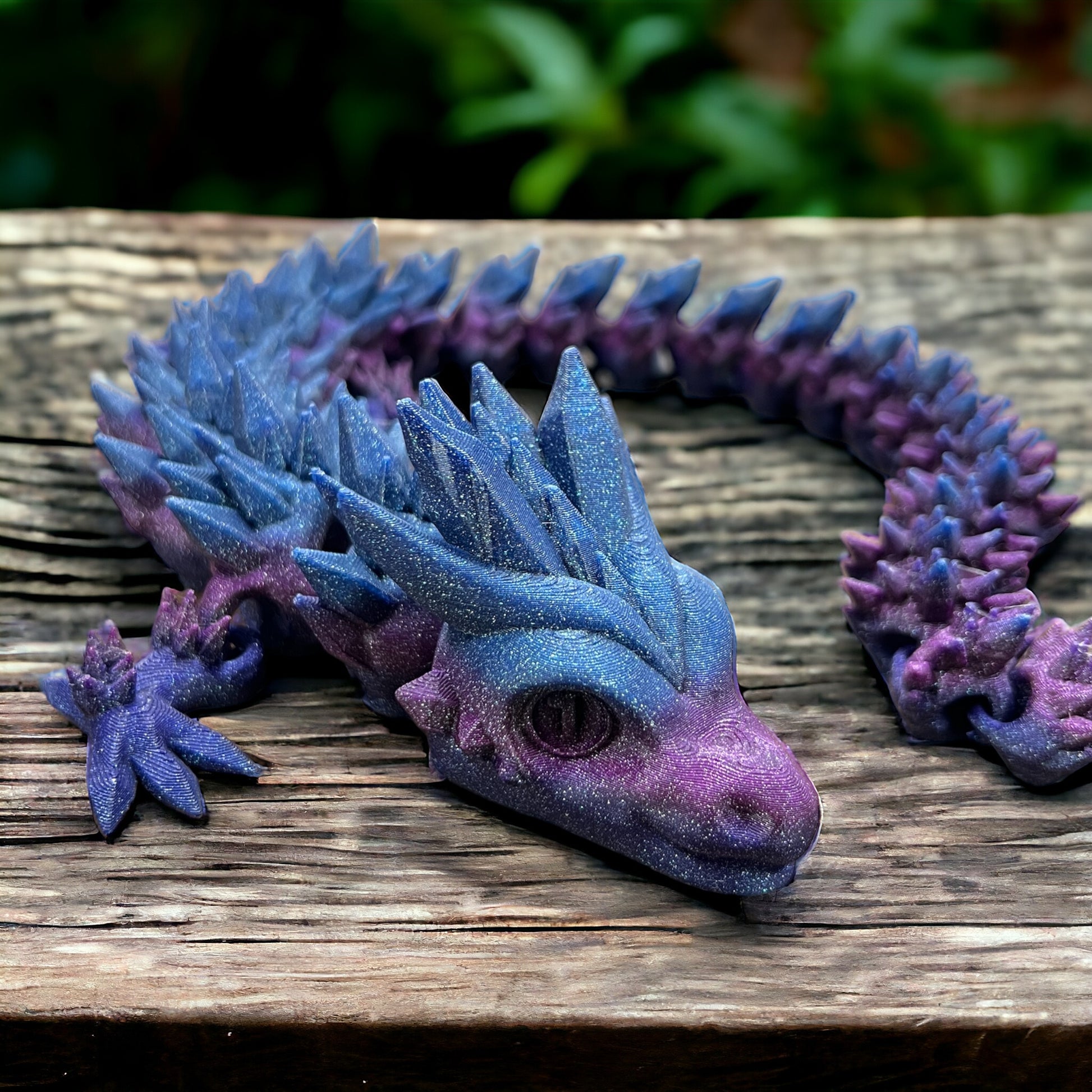 Flexibler 3D-gedruckter Drachen in kristallinem Design, 60 cm lang, beweglich, in Wien aus umweltfreundlichem PLA hergestellt – ideal für Kinder, Sammler und Fantasy-Liebhaber