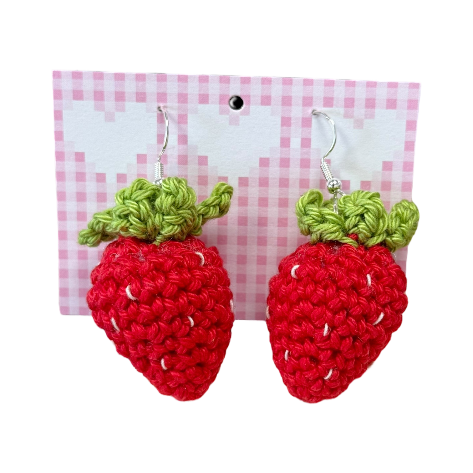 Gehäkelte Ohrringe von Nette Dinge in Motiven Erdbeeren Motiv, aus allergikerfreundlichem Silber und Baumwollgarn, handgemacht in Österreich, ca. 2–5 cm groß