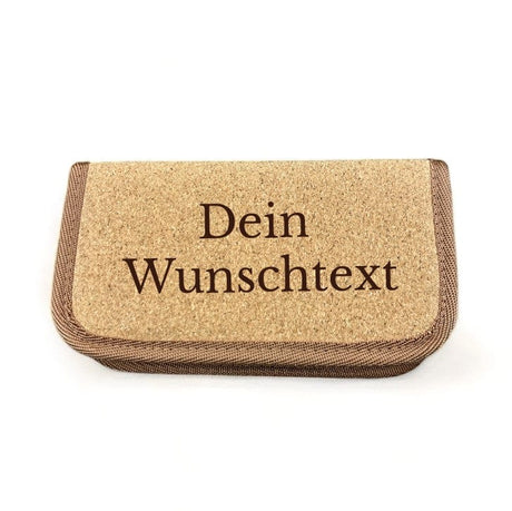 Personalisiertes Werkzeugset in gravierter Korkbox mit 24-teiligem Inhalt, perfektes Geschenk für Heimwerker, DIY-Fans und Wohnungseinzug, nachhaltig und lokal graviert in Wien.