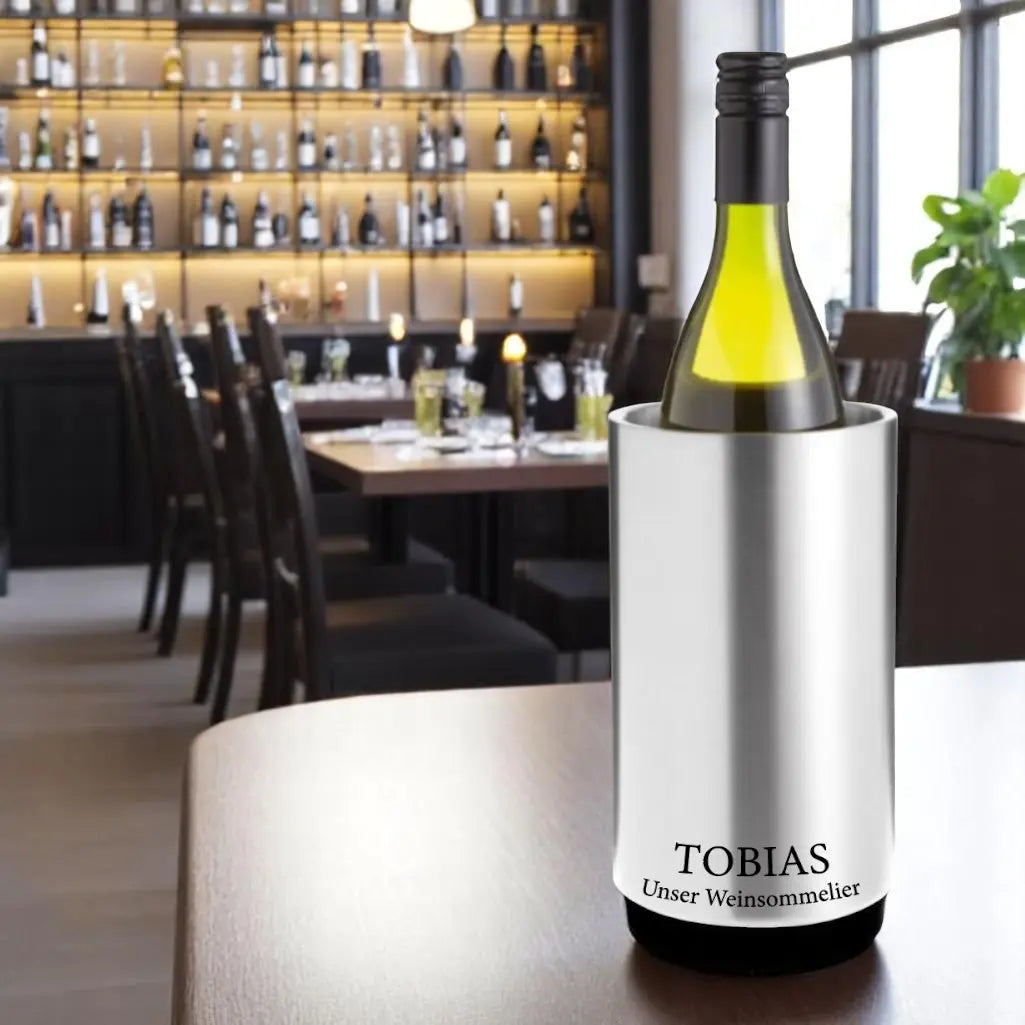 Doppelwandiger Edelstahl-Flaschenkühler mit Gravur – Ø11,5 × 18,5 cm, rostfrei & personalisiert, graviert in Wien bei Dreizack

