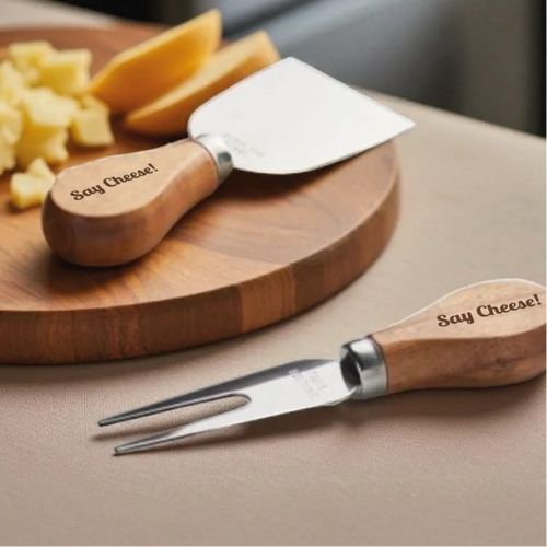 4-teiliges Käsewerkzeug-Set aus Edelstahl & Holzgriffen – personalisierbar mit Gravur, im Geschenkkarton