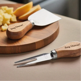 4-teiliges Käsewerkzeug-Set aus Edelstahl & Holzgriffen – personalisierbar mit Gravur, im Geschenkkarton