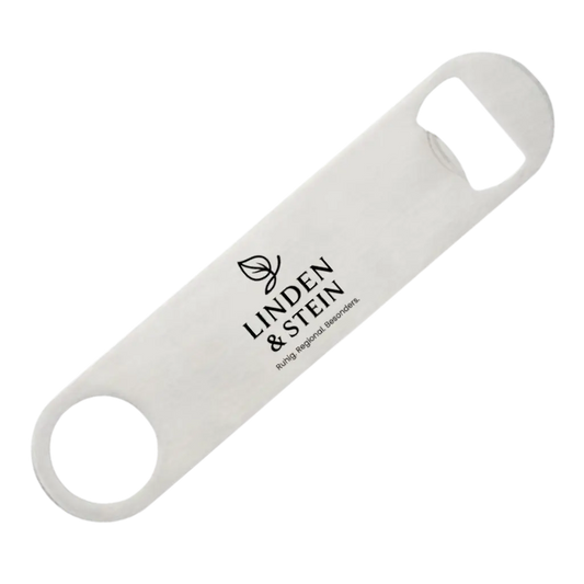 Edelstahl-Flaschenöffner mit Gravur – personalisierbar mit Namen oder Logo, 18×4 cm, mit Schlüsselring, graviert in Wien bei Dreizack