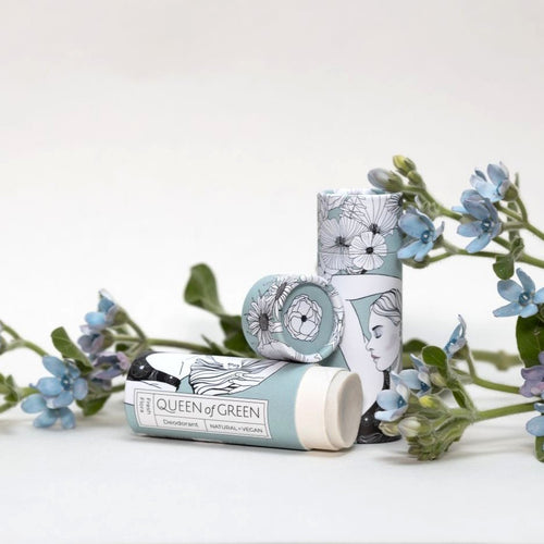 Veganes Deodorant „Fresh Flora“ von Queen of Green in plastikfreier Verpackung, natürlich duftend und hautfreundlich