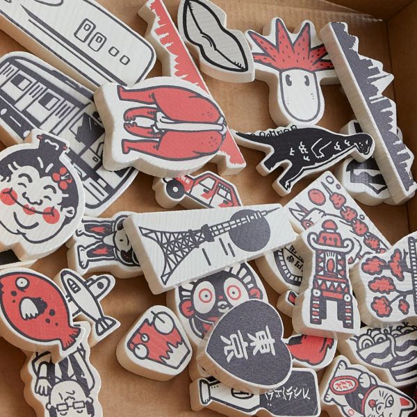 Geschicklichkeitsspiel Little Tokyo – bunte Holzfiguren & Türme