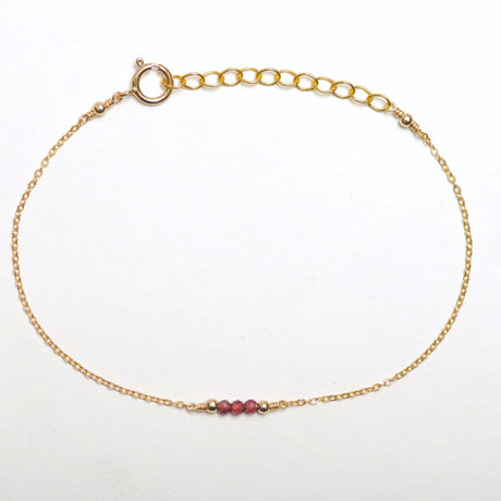 Feine Armkette Granat | Edelsteine & 14K Solidvergoldung Schmuck Necklessary oesterreich handgemachte geschenke in wien