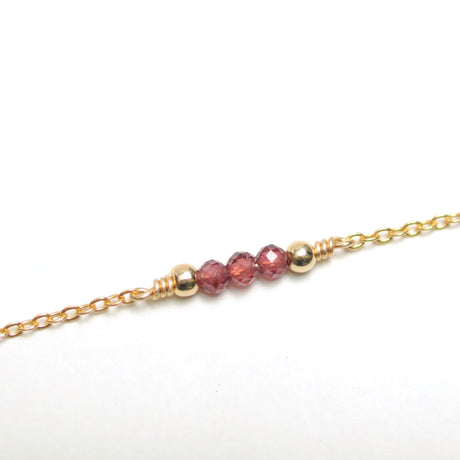 Feine Armkette Granat | Edelsteine & 14K Solidvergoldung Schmuck Necklessary oesterreich handgemachte geschenke in wien