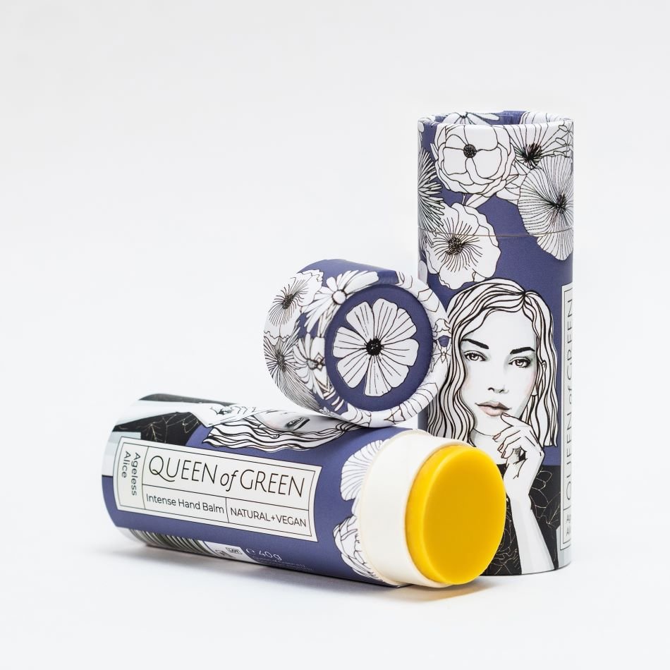 Ageless Alice Handbalsam-Stick von Queen of Green – vegane Handpflege mit Ringelblume, Hyaluronsäure & plastikfreier FSC-Verpackung
