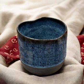 Herztasse Steinzeug – handgefertigte Tasse in Herzform aus Wien