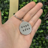 Runder Schlüsselanhänger mit Wunschgravur und Fotogravur aus Edelstahl, handgefertigt von Dreizack in Wien