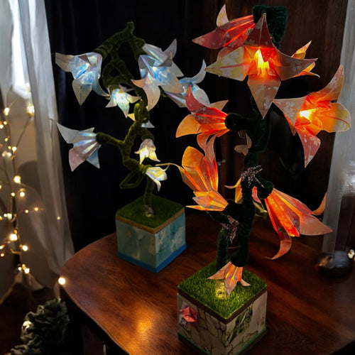 Origami-LED-Lampe von Künstlerhände – Handgefertigte Origami-Blumen mit versteckten LED-Lichtern, batteriebetrieben. Einzigartiges Kunstwerk, ideal für stimmungsvolle Beleuchtung, ca. 50 cm hoch.