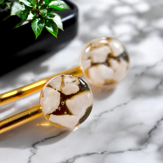 Handgemachtes Spangen-Set mit eingearbeiteten Natursteinen von Steinschmuck Austria, elegantes Design in drei Varianten mit goldenen und silbernen Akzenten, perfekt für einen natürlichen Look. Ideal als einzigartiger Haarschmuck für besondere Anlässe oder den Alltag.