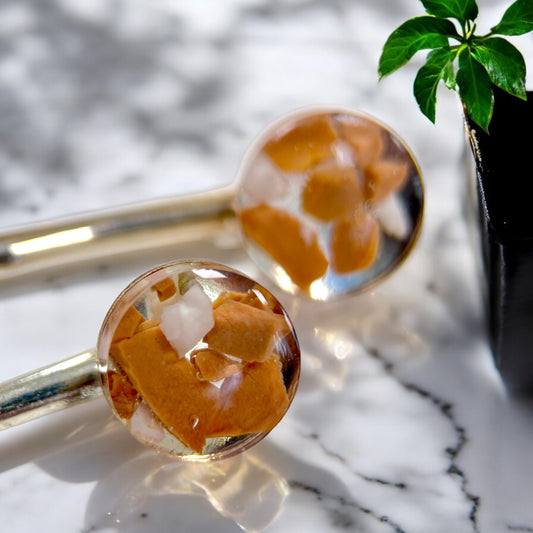 Handgemachtes Spangen-Set mit eingearbeiteten Natursteinen von Steinschmuck Austria, elegantes Design in drei Varianten mit goldenen und silbernen Akzenten, perfekt für einen natürlichen Look. Ideal als einzigartiger Haarschmuck für besondere Anlässe oder den Alltag.