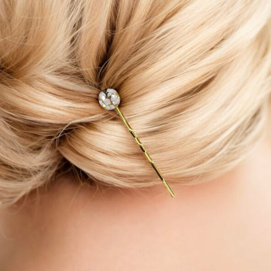 Handgemachtes Spangen-Set mit eingearbeiteten Natursteinen von Steinschmuck Austria, elegantes Design in drei Varianten mit goldenen und silbernen Akzenten, perfekt für einen natürlichen Look. Ideal als einzigartiger Haarschmuck für besondere Anlässe oder den Alltag.