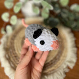 Amigurumi Opossum Kuscheltier handgehäkelt, ca. 13 × 13 cm, Handmade Geschenk von Loras Handicrafts aus Österreich