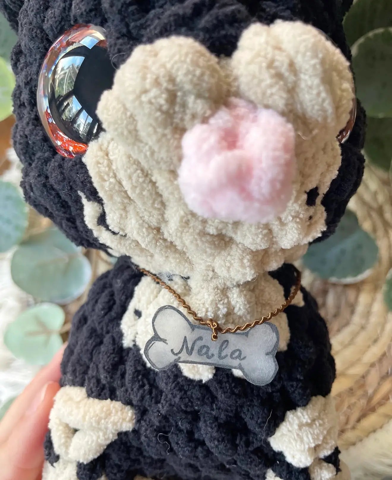 Handgehäkelter Hundeplüschi von LorasHandicrafts, Plüschtier mit Wunschfoto, Hundeliebhaber geschenk in Wien