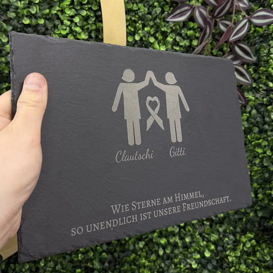 30×20 cm große Schieferplatte mit Wunschgravur für Freundschaft – natürlicher Tischuntersetzer oder Servierbrett, individuell graviert bei Dreizack Wien