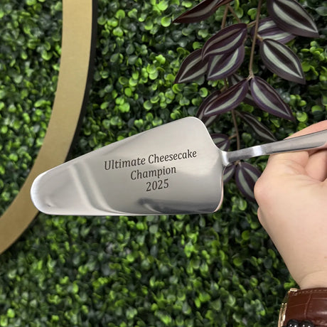 Tortenheber und Messer Set Gold oder Silber – Edelstahl Hochzeits-Set mit Gravur, personalisierbar, graviert in Wien, Geschenkidee Dreizack Wien