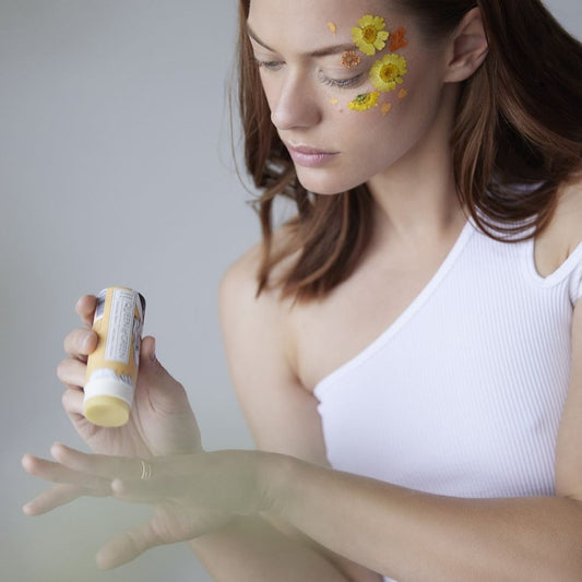 Helpful Helena Pflegebalsam von Queen of Green – veganer Kopf-bis-Fuß-Stick in plastikfreier Kartonverpackung, mit Ringelblume & Jojoba