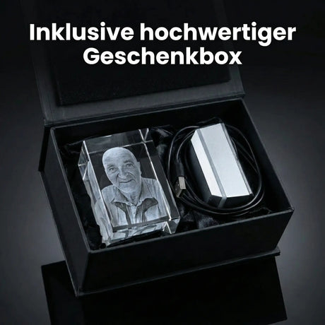 Hochwertige Luxus-Geschenkbox mit samtiger Einlage für personalisierte 3D Kristallglas Gravuren von Dreizack Wien – das ideale, fertig verpackte Fotogeschenk.