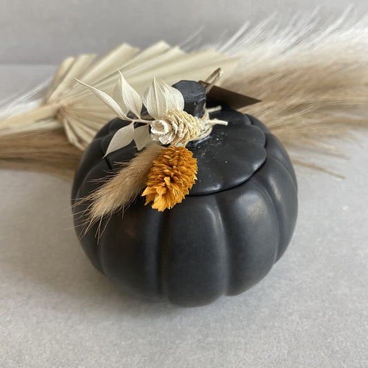 Kerze im Kürbis | Herbstliche Eleganz mit Duft und Stil