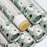 Caring Caroline Lippenpflege von Queen of Green – veganer Lipbalm im kompostierbaren Kartonstick mit Ringelblume & Macadamia