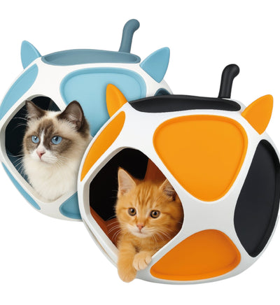 Zwei farblich unterschiedliche PetPod Katzenhäuser mit Katzen, modular und individuell gestaltet, produziert in Wien von Dreizack

