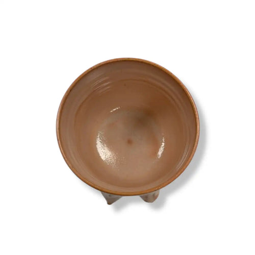 Busenbecher von Artstudio Izzi – handgefertigte Steinzeugtasse mit Busen-Design, lebensmittelechte Glasur, ca. 8 × 9 cm