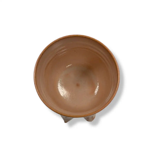 Busenbecher von Artstudio Izzi – handgefertigte Steinzeugtasse mit Busen-Design, lebensmittelechte Glasur, ca. 8 × 9 cm
