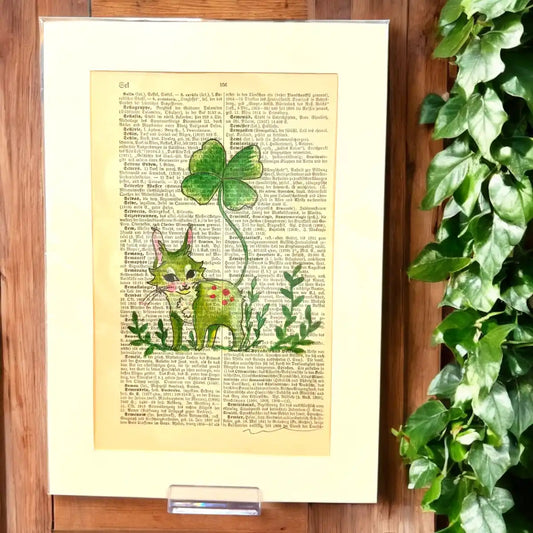 Original-Illustration von Book Fairy Art auf alter Buchseite mit Passepartout und optionalem Nussrahmen – nachhaltige Kunst aus Österreich