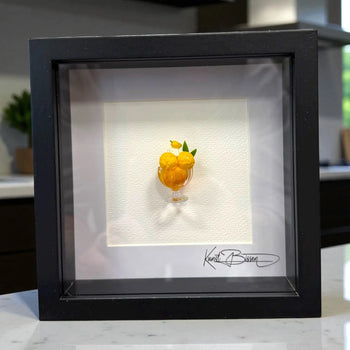 Orangen Sorbet – Miniaturkunst im 22×22 cm Rahmen, handgemacht aus Polymer Clay & Harz von Kunstbissen / BFLY Frames, realistisches Miniatur-Dessert