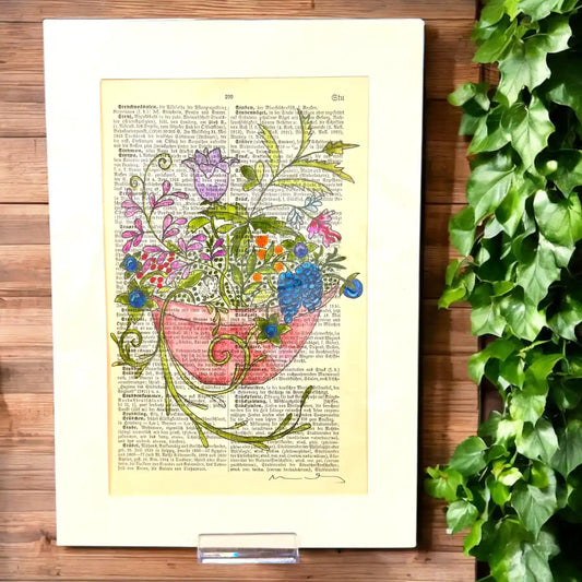 Original-Illustration von Book Fairy Art auf alter Buchseite mit Passepartout und optionalem Nussrahmen – nachhaltige Kunst aus Österreich